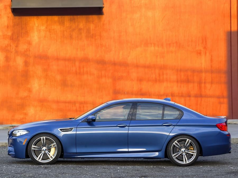  BMW M5 2013 года  (US) (фото 4 из 10)